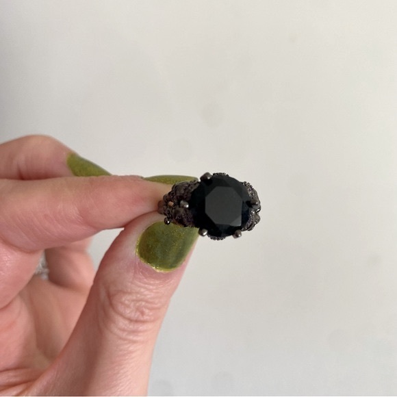 Dark 925 Silver Ring w Skull Heads and Purple Stone Accents & Black Center Stone - Picture 3 of 6